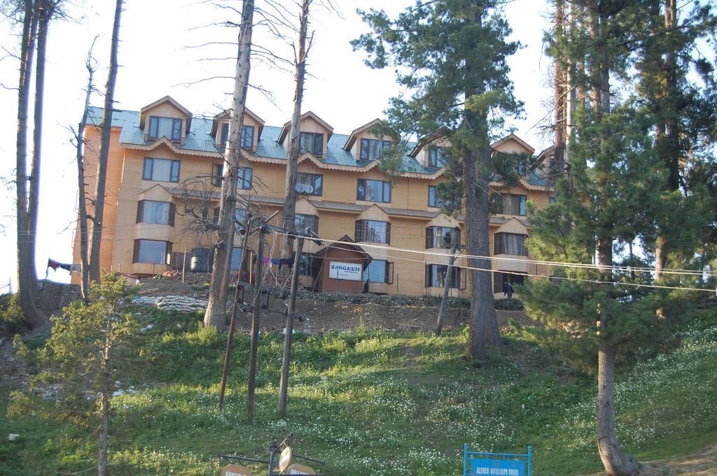Hotel Zahgeer Continental Gulmarg Room photo